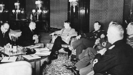 Emil Hácha během jednání s Adolfem Hitlerem v březnu 1939