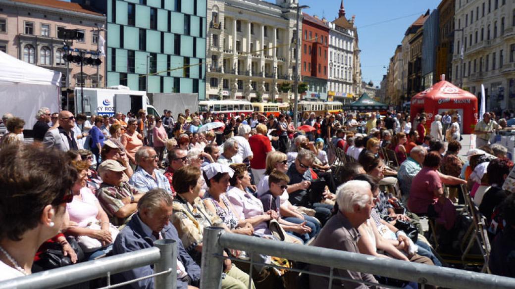 Diváci čekají na přímý přenos pořadu Rendez-vous s Marcelou