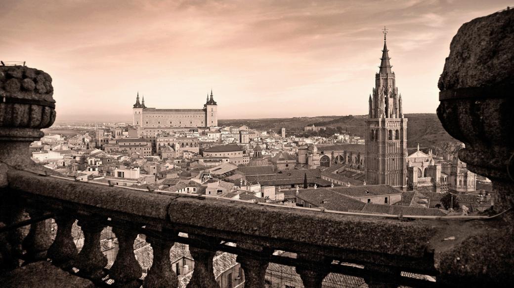 Toledo. Když si osvojil benátskou barevnost a římskou sošnost a smísil je se svými byzantskými kořeny, „Il Greco“ neboli Řek přijel roku 1576 do Španělska a právě zde se usadil