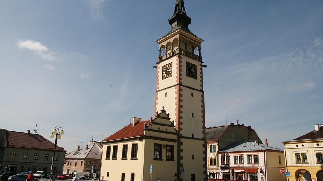 Renesanční radnice s věží v Dobrušce