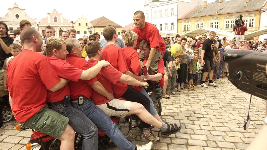 Nejvíce lidí na motorce, rekord