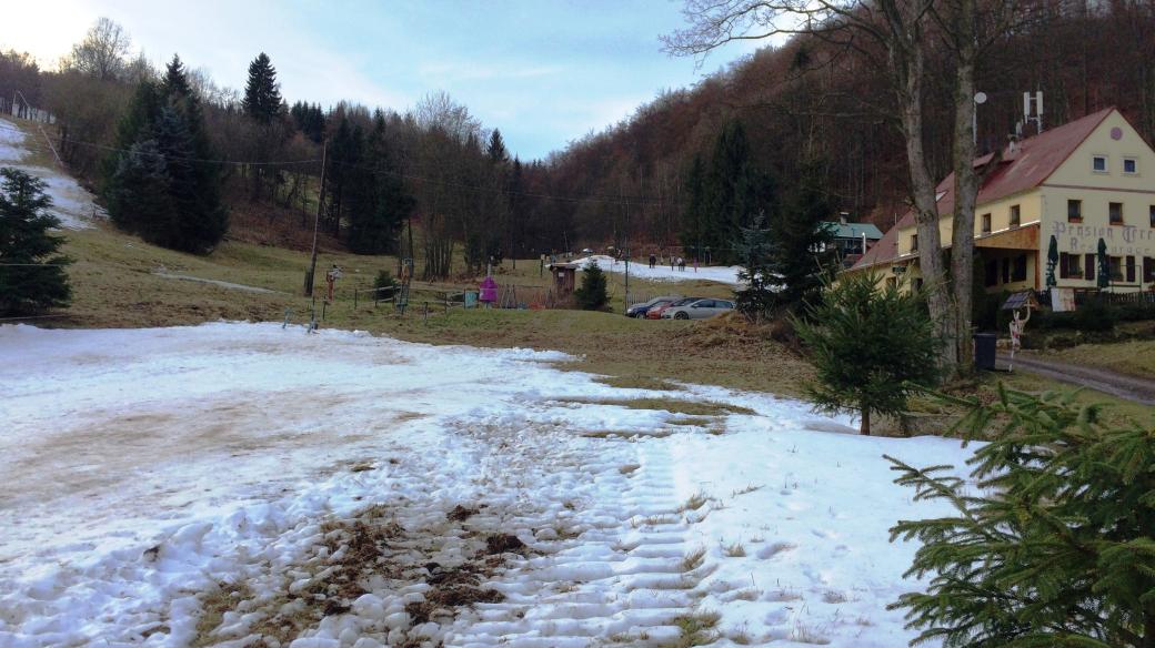 Ve Ski areálu Telnice plánují spustit plný provoz před Vánocemi.