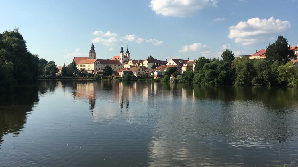 Pohled na Telč přes Ulický rybník