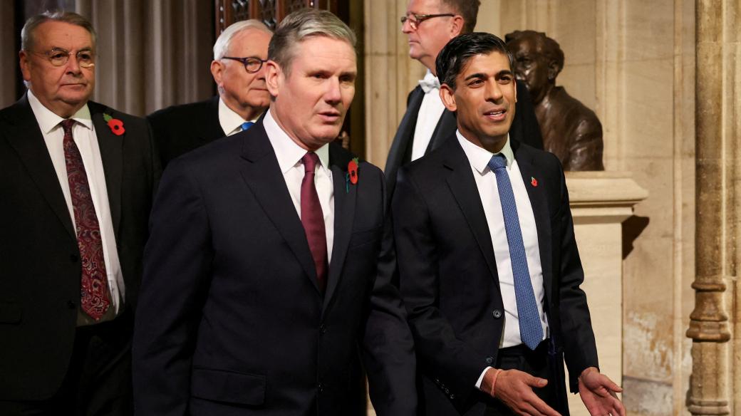 Keir Starmer (vlevo), lídr opoziční Labour Party, a Rishi Sunak, britský premiér a šéf Konzervativní strany