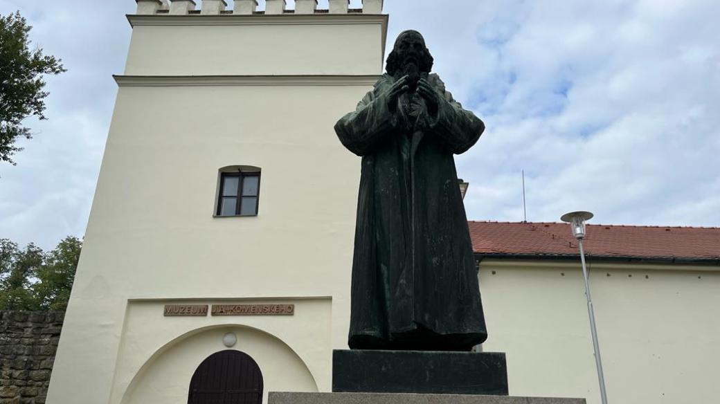 Uherský Brod, pomník, Jan Amos Komenský, před Muzeem Komenského