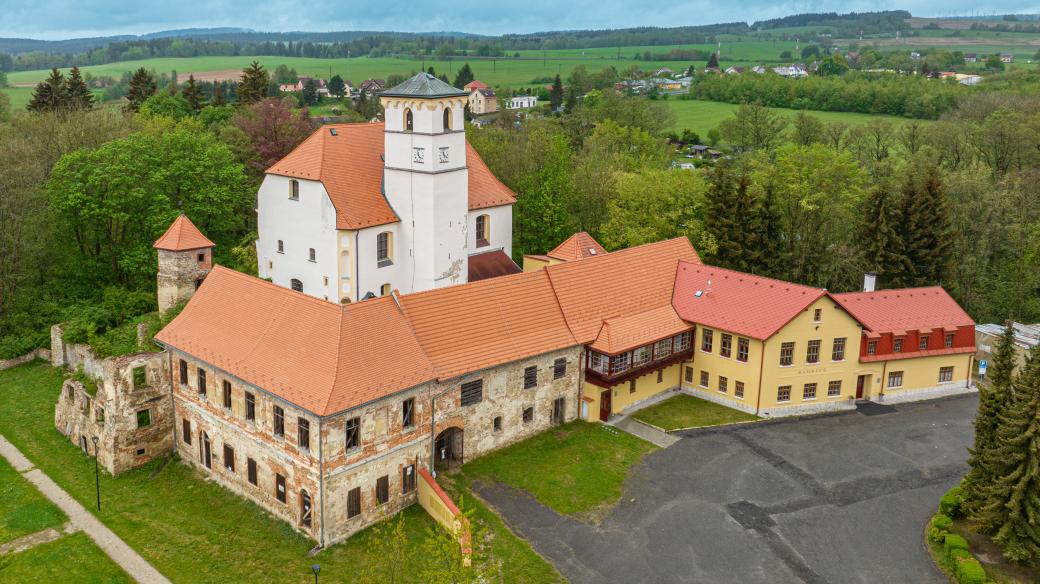 Jednou z přihlášených staveb do soutěže je i rekonstrukce bývalého zámku Hazlov