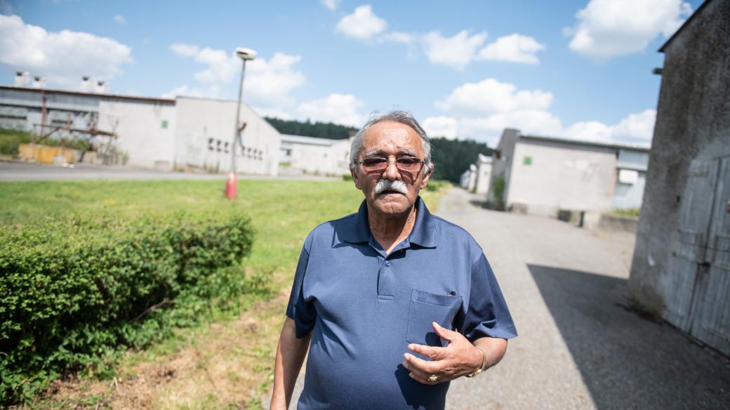 Čeněk Růžička v bývalém koncentračním táboře Lety