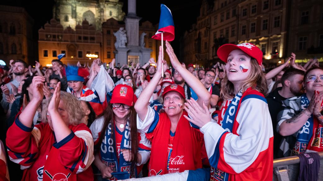 Fanoušci na Staroměstském náměstí v Praze fandili hokejistům v souboji o zlato