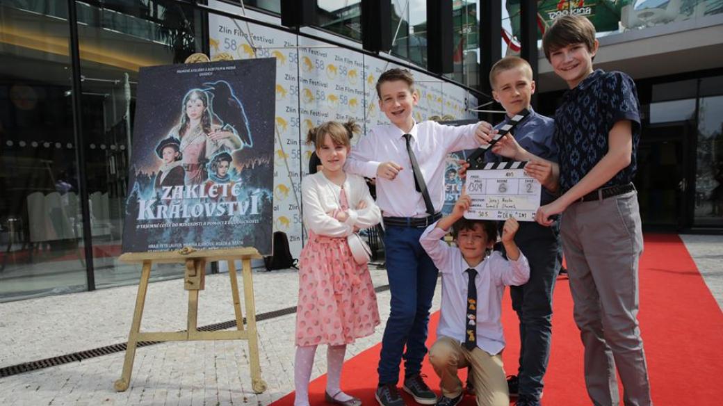 Natáčení dětského seriálu Kriminálka 5.C - natáčení probíhalo i během tradičního Zlín Film Festivalu (na fotografii Kateřina Vorlová, Matěj Sedlák, Milo Kennedy , Andy Kummer a Matěj Havelka)