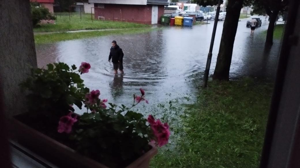 Hasiči se potýkali s následky středečních bouřek