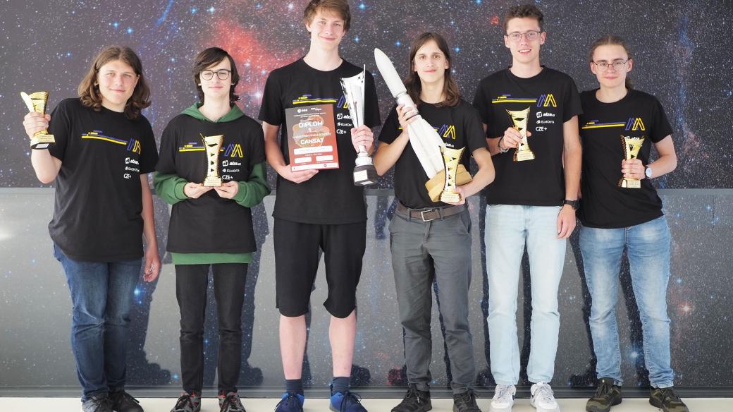 Studenti Gymnázia v Dobrušce vyhráli soutěž CanSat 2024