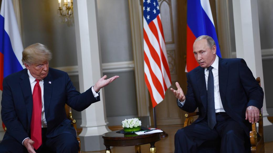 Prezidenti Donald Trump a Vladimir Putin při setkání v Helsinkách