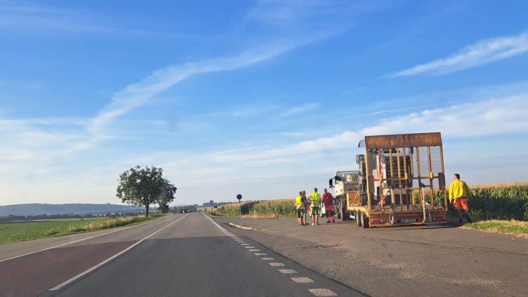 Silnice první třídy mezi Olomoucí a Šternberkem ještě před jejím částečným uzavřením