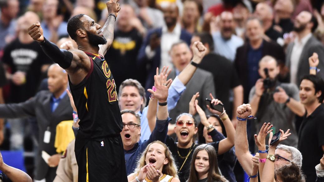 LeBron James rozhodl 0,5 sekundy před koncem