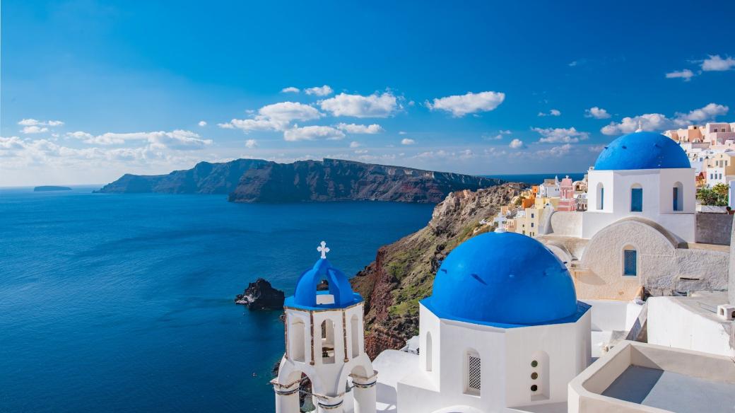 Řecko, kostel Santorini.jpg