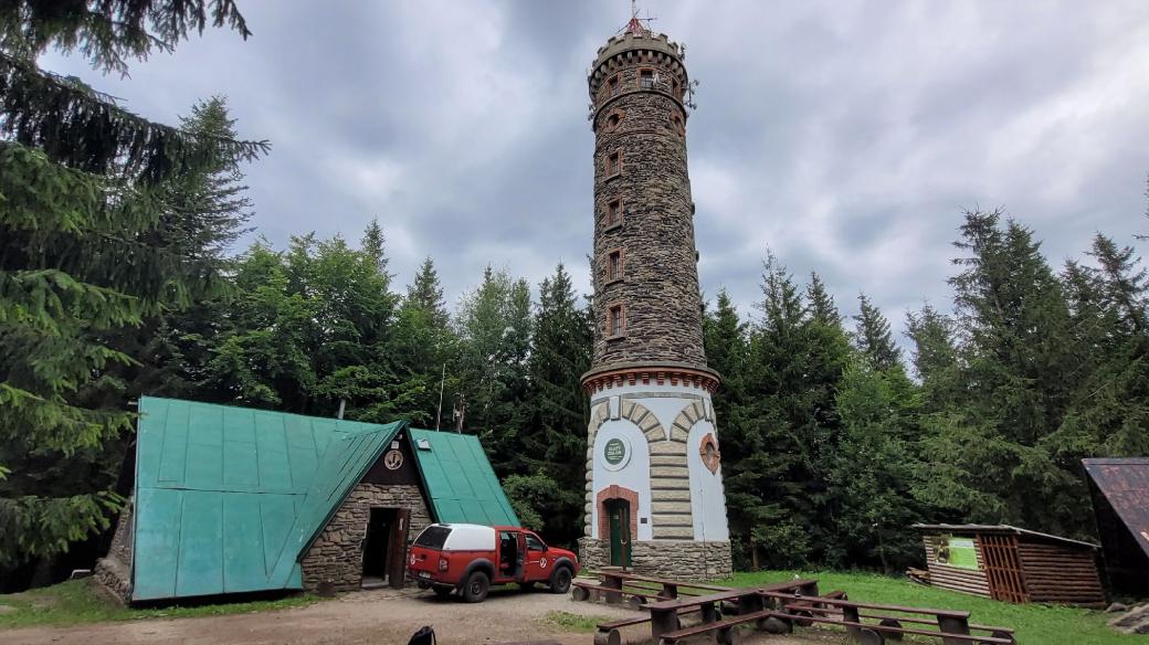 Rozhledna na Zlatém Chlumu byla postavena před 125 lety