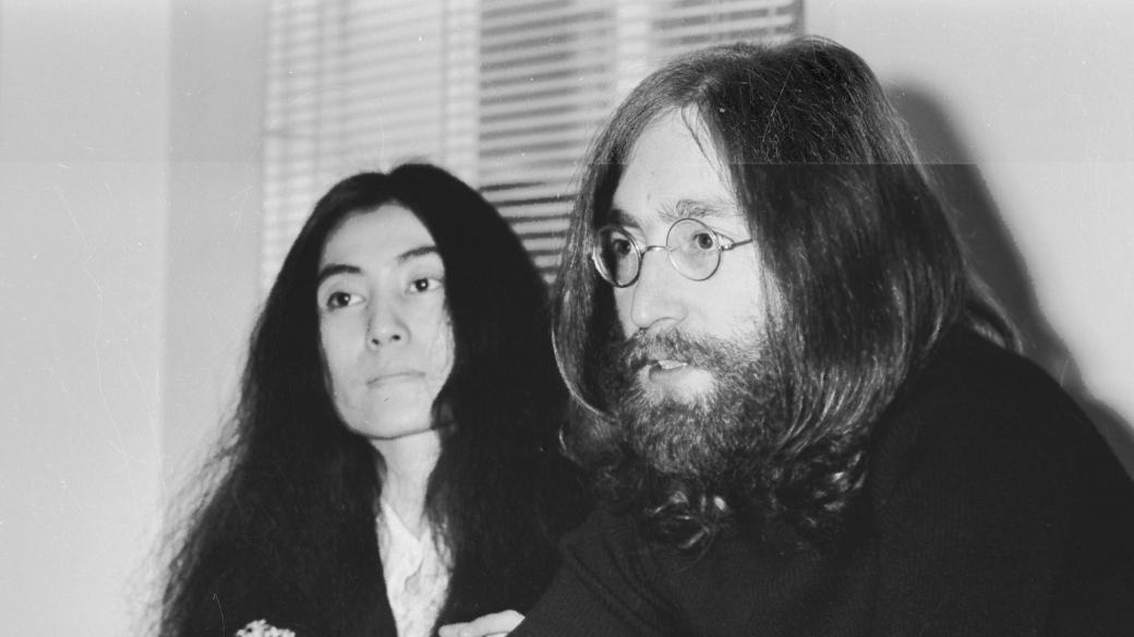 John Lennon a jeho manželka Yoko Ono v květnu 1969