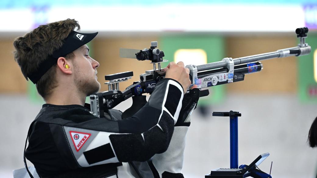 Sportovní střelec Jiří Přívratský v olympijském závodě smíšených dvojic