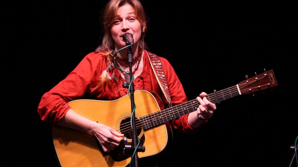 Na koncertu kapely Handl Bluegrass Band zahrála i zpěvačka Alishi