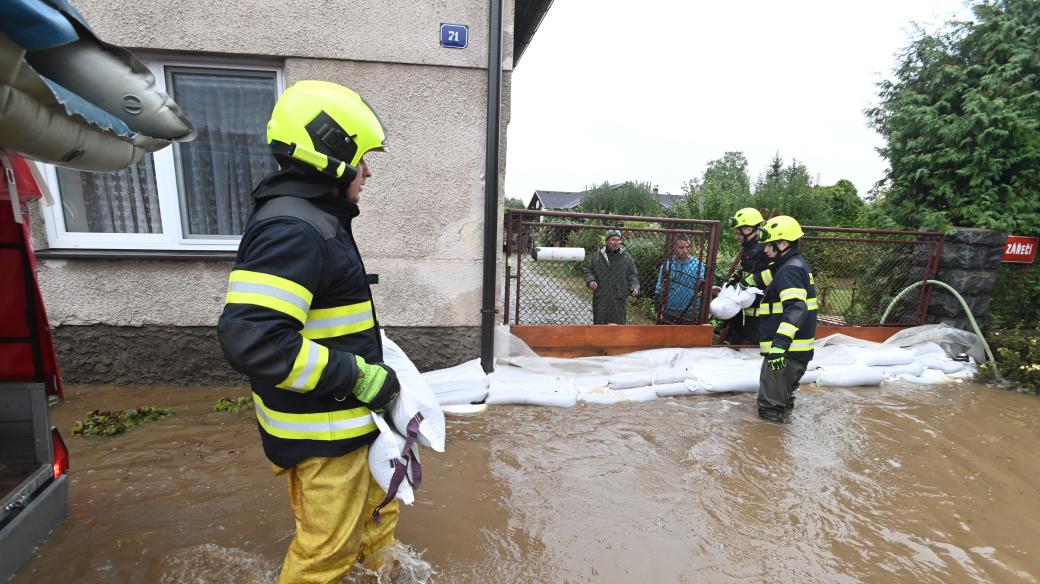 Zaplavená obec Luže na Chrudimsku