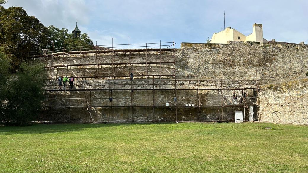 V Litoměřicích začala plánovaná rekonstrukce historických hradeb v ulici Mezibraní