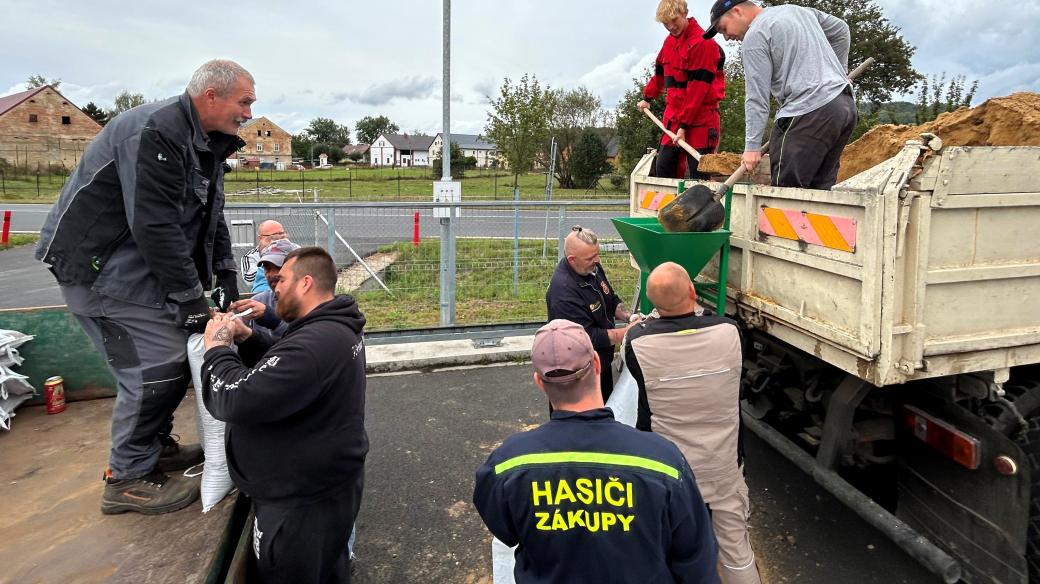 Dobrovolní hasiči v Zákupech na Českolipsku se připravují na případné povodně