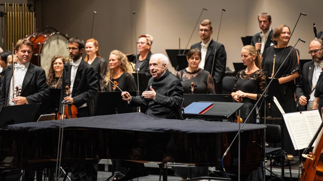 Zahajovací koncert Janáčkovy filharmonie s klavíristou Denisem Kozhukhinem, diriguje Lawrence Foster