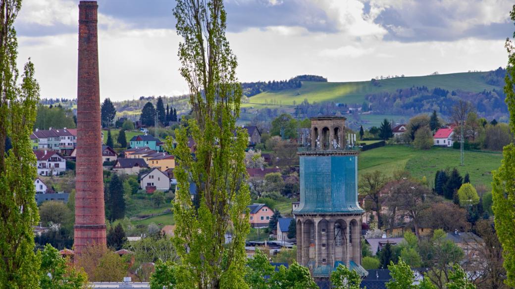 Tovární komín a Zauhlovačka ve Vratislavicích nad Nisou