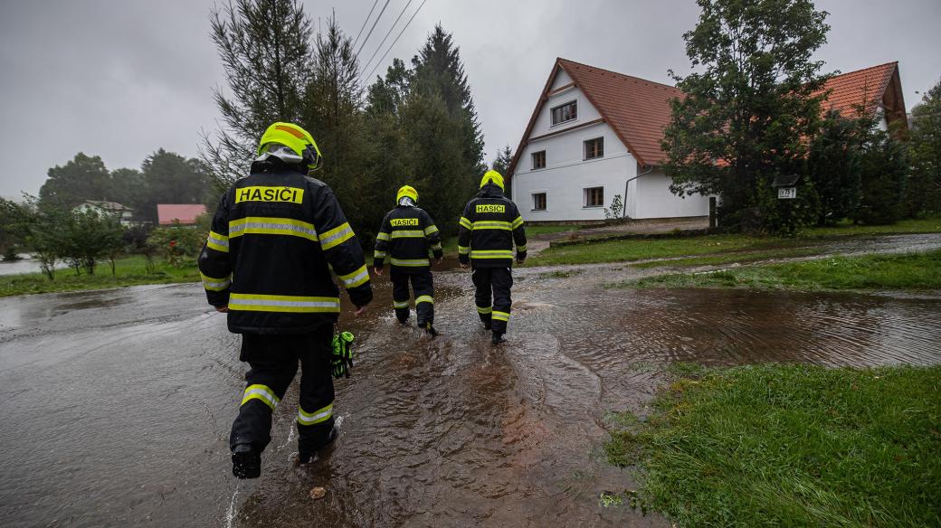 Zásahy hasičů při povodních v Královéhradeckém kraji