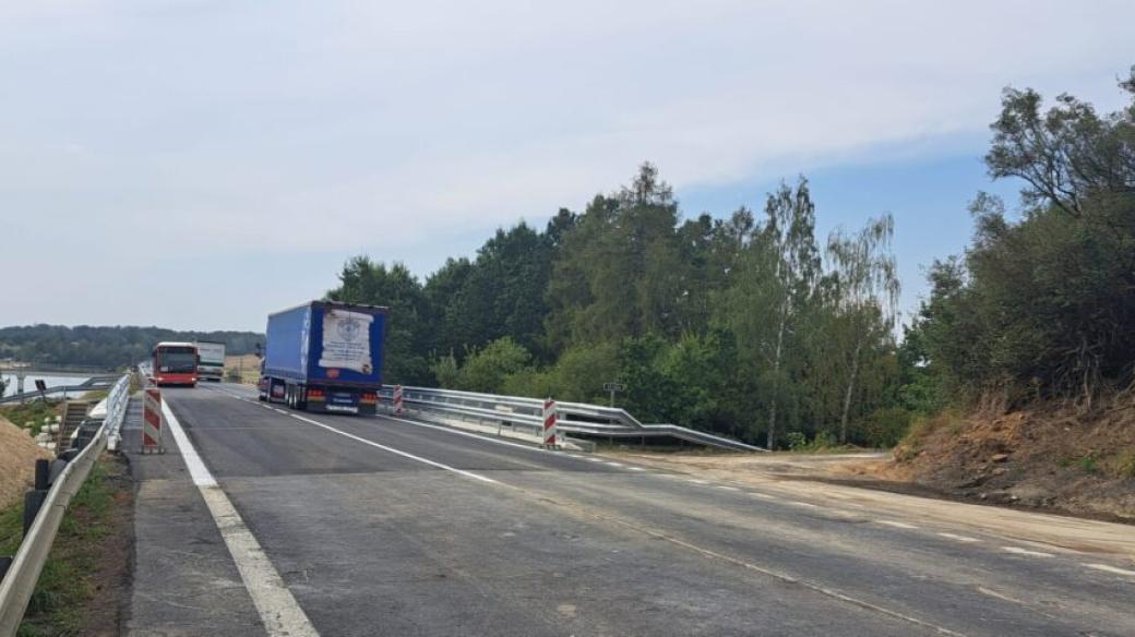 Oprava mostu u přehrady Jesenice