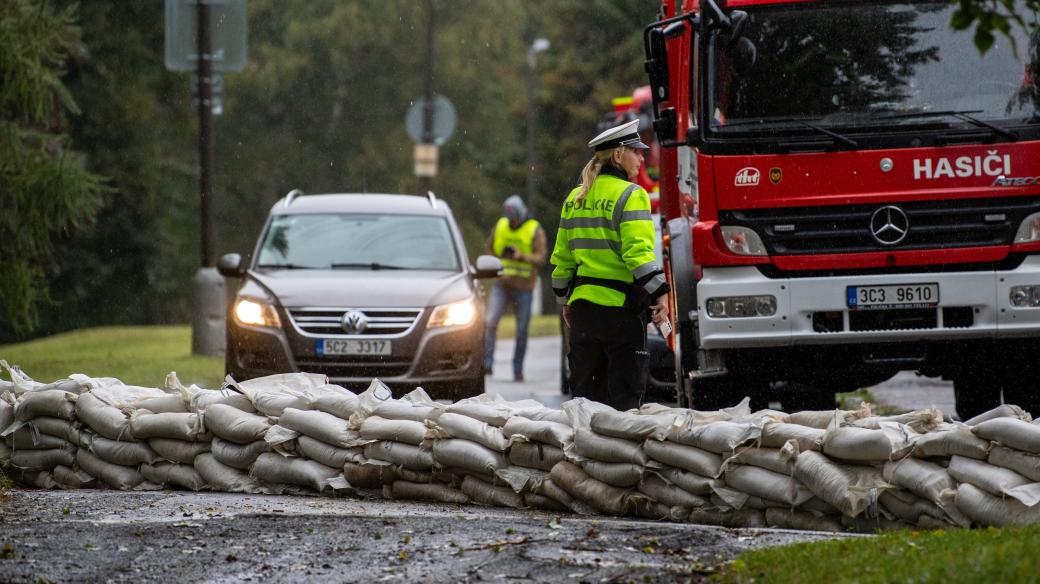 Příprava na povodeň u Malše v Českých Budějovicích