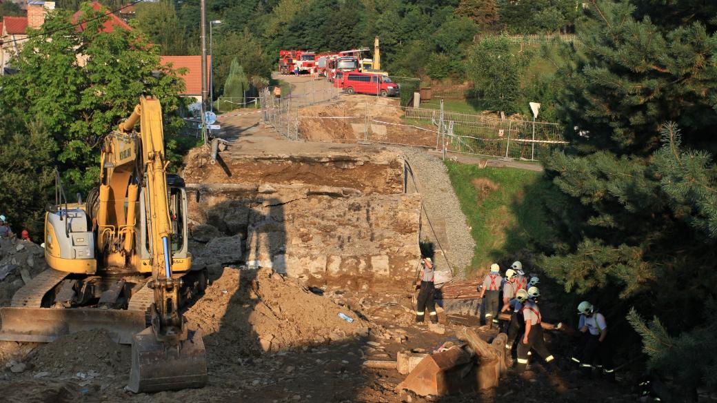 Most se ve Vilémově zřítil během oprav v září 2014. V jeho troskách zahynuli čtyři dělníci, další dva byli zraněni.