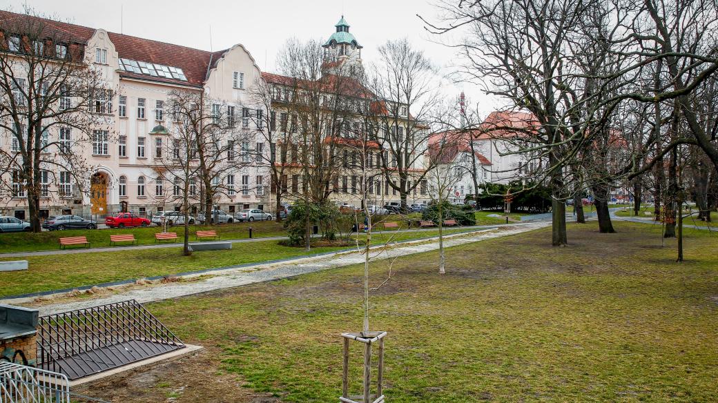 V parku Dukelská v Českých Budějovicích stále chybí dětské hřiště