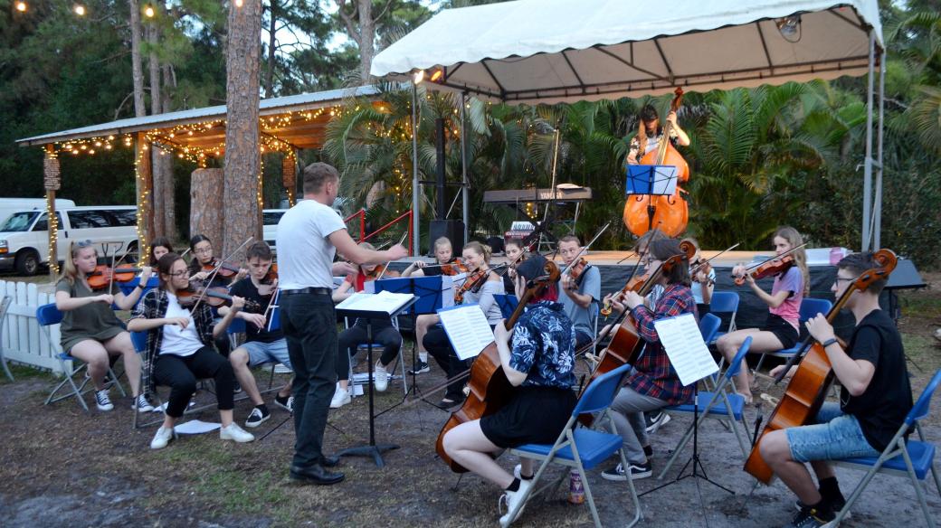 Smiling String Orchestra při ZUŠ Střezina v Hradci Králové