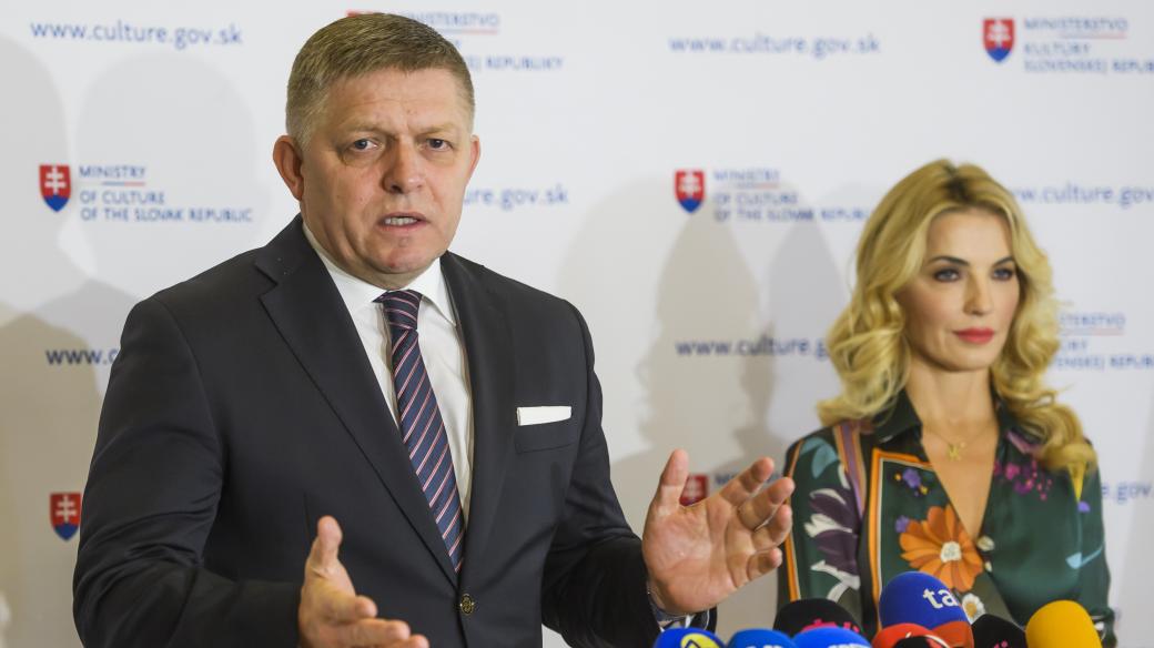 Slovenský premiér Robert Fico s ministryní kultury Martinou Šimkovičovou