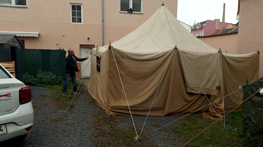 Teplice, vyhřívaný stan pro nocování bezdomovců