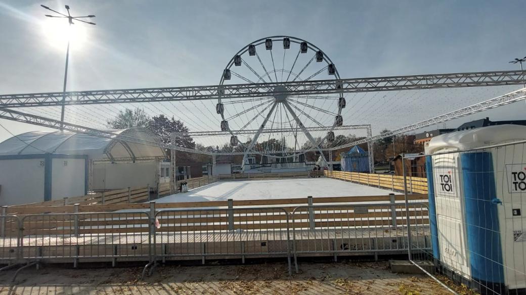 Veřejné kluziště pod širým nebem u olomoucké tržnice