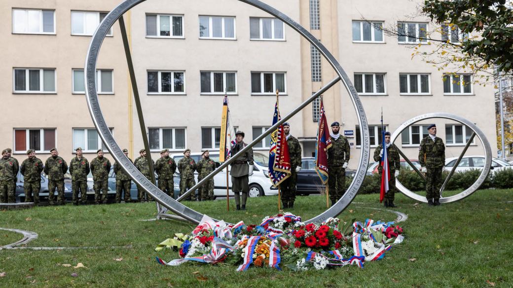 Desítky vojáků i politiků si v Ostravě připomněly Den válečných veteránů