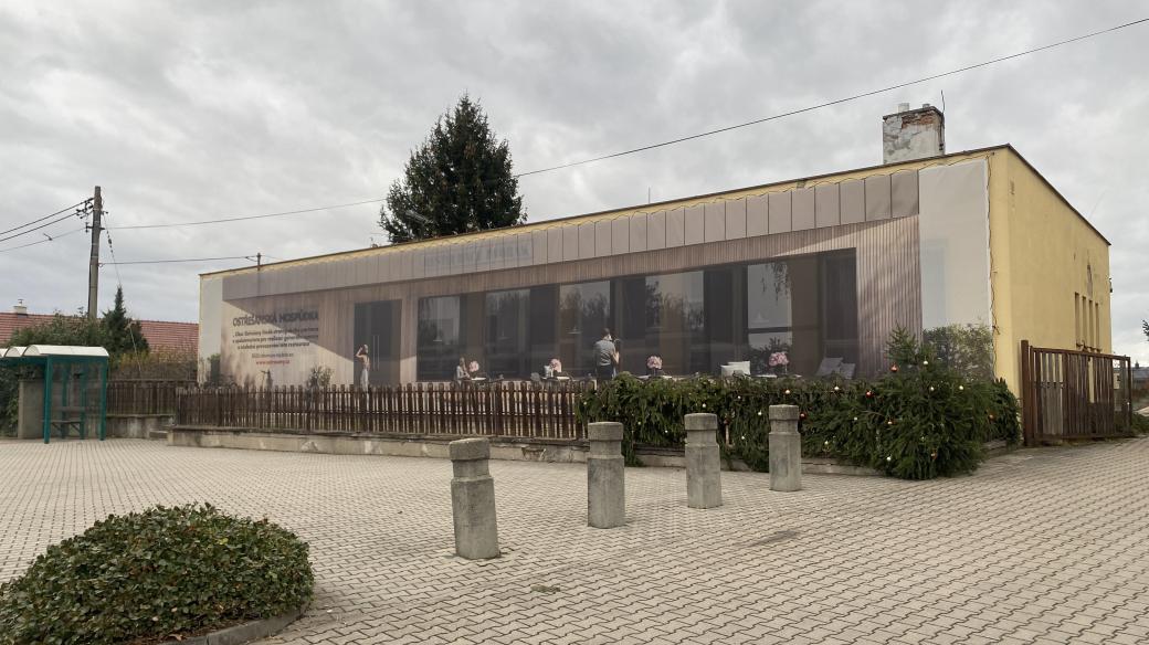 Zavřená restaurace v Ostřešanech na Pardubicku