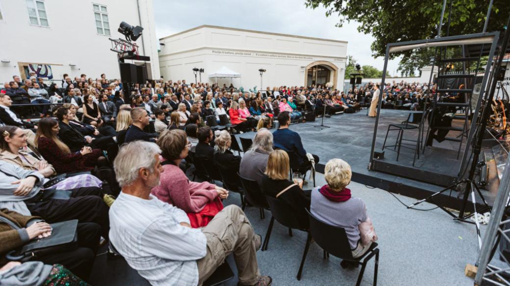 Letní divadelní scéna Musea Kampa