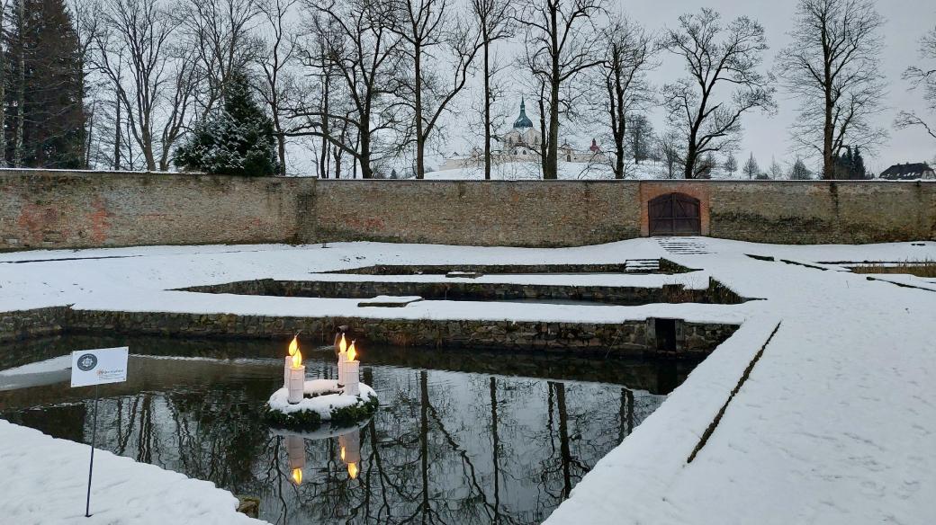 Adventní věnec na sádkách v areálu zámeckého parku ve Žďáru nad Sázavou