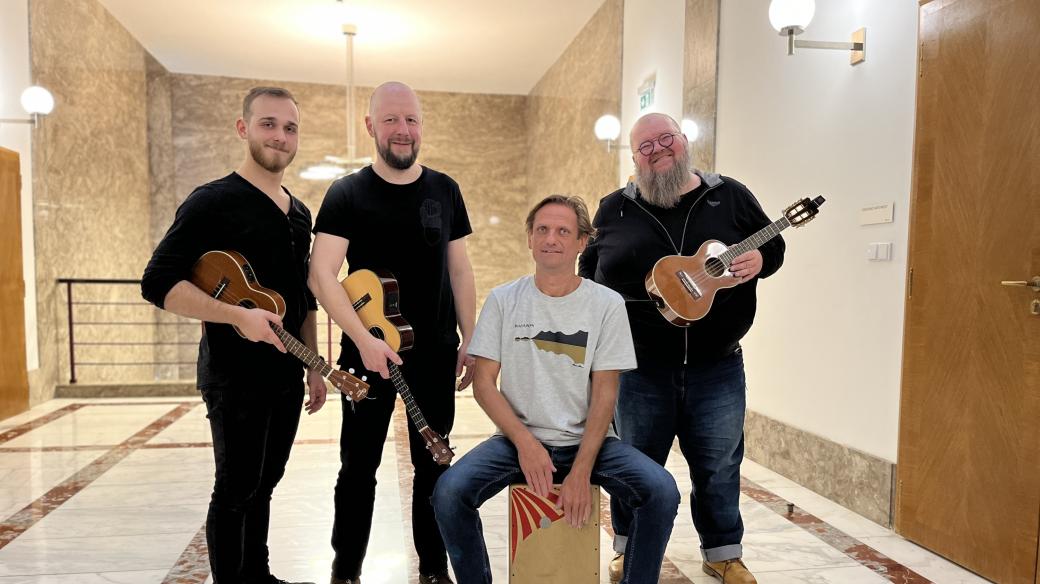 Ukulele Orchestra jako Brno. Na snímku Josef Nizner, Martin Krajíček, Karel Heřman a Jiří Suchý