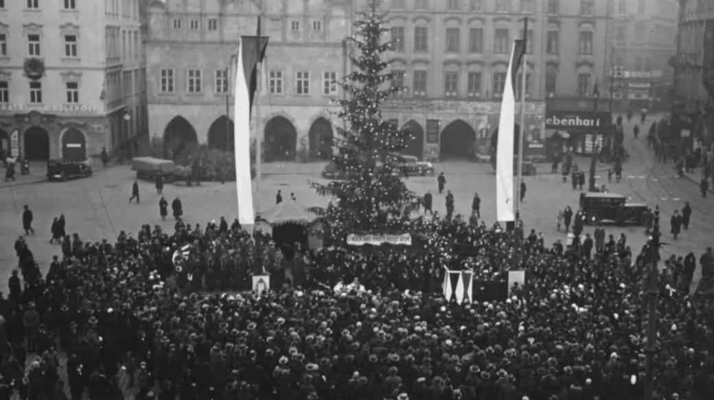 Vánoční strom republiky na Staroměstském náměstí v Praze (1932)