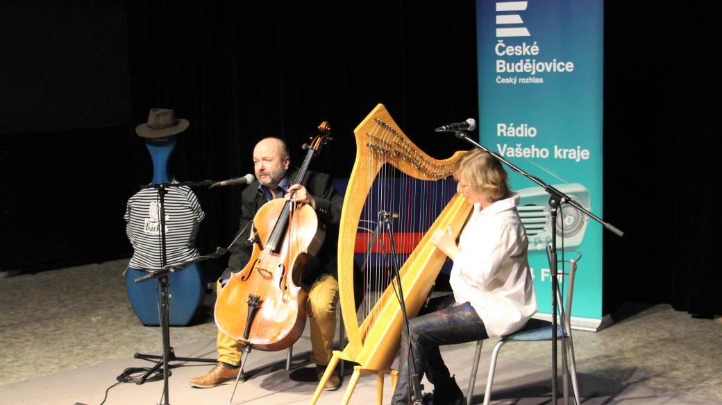 Koncert dvojice Bárka ve studiovém sále Českého rozhlasu České Budějovice