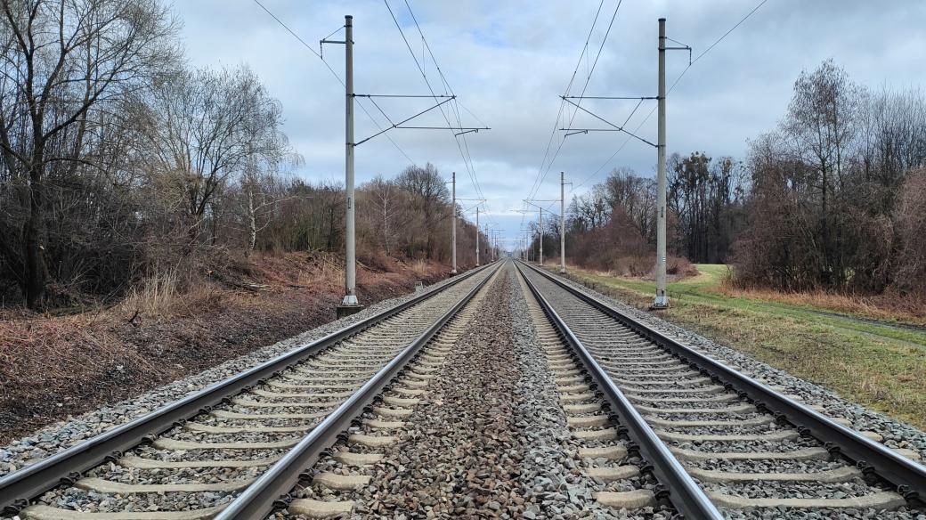 Železnice, koridor, dvojkolejná trať, elektrifikace, ilustrační foto