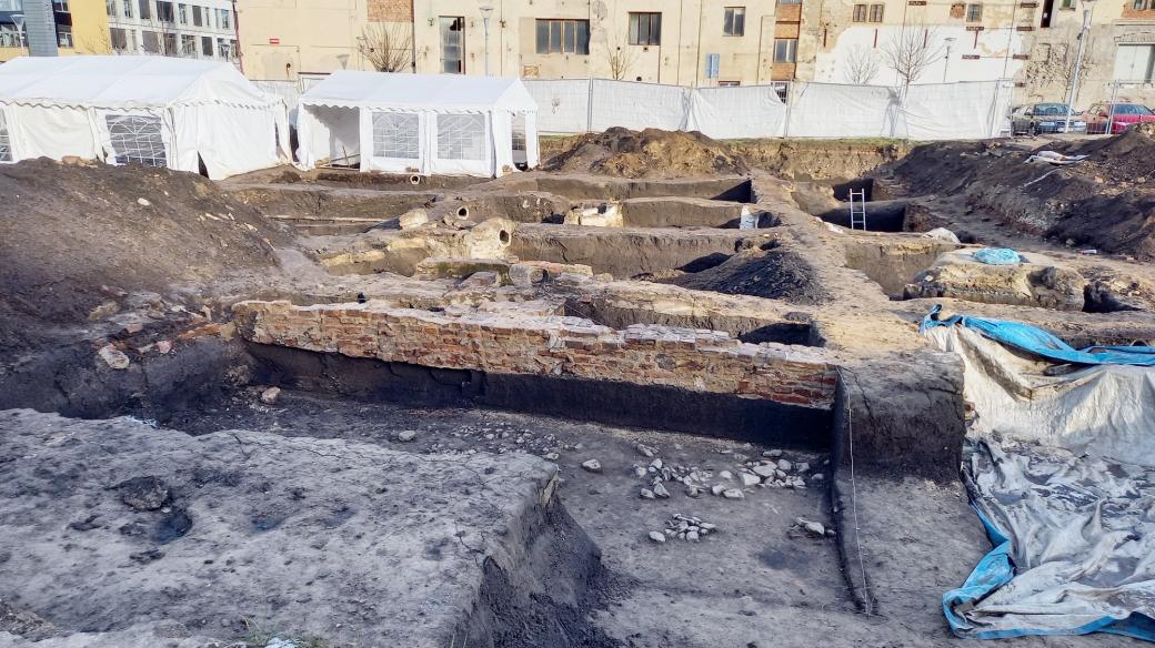 Archeologické vykopávky v části Palackého náměstí v centru Kralup nad Vltavou