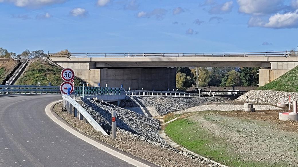 Mostů je na trase nové silnice celkem 21