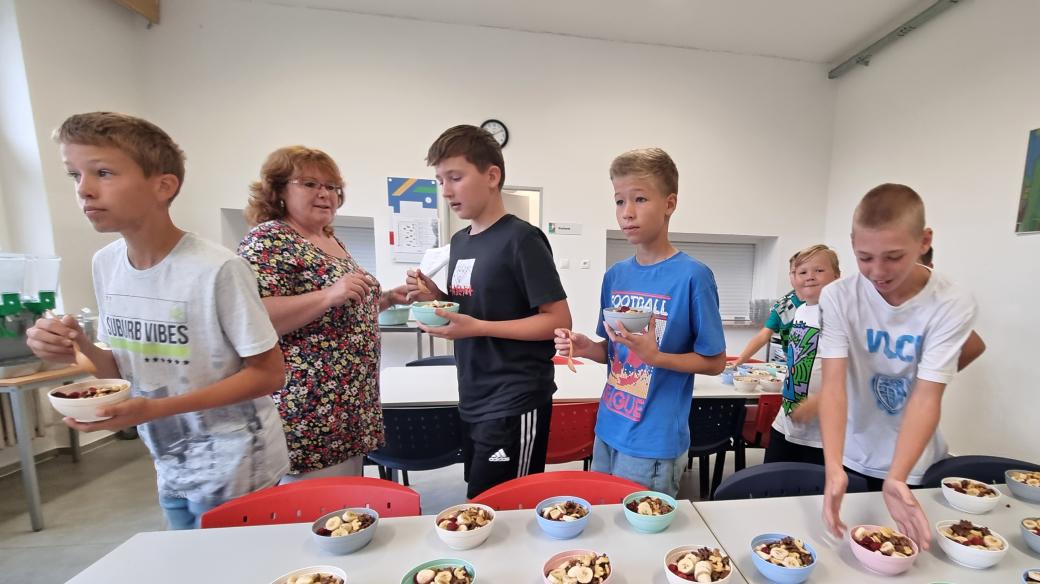 Na školní svačiny chodí v Polničce asi polovina žáků školy