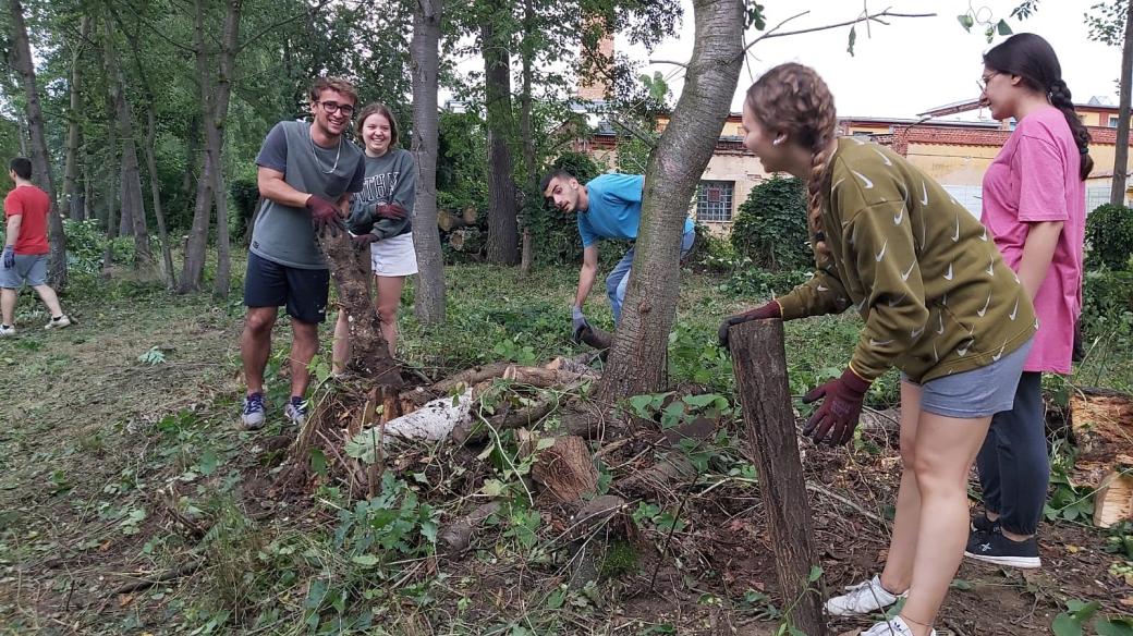 Zahraniční dobrovolníci v Kozolupech