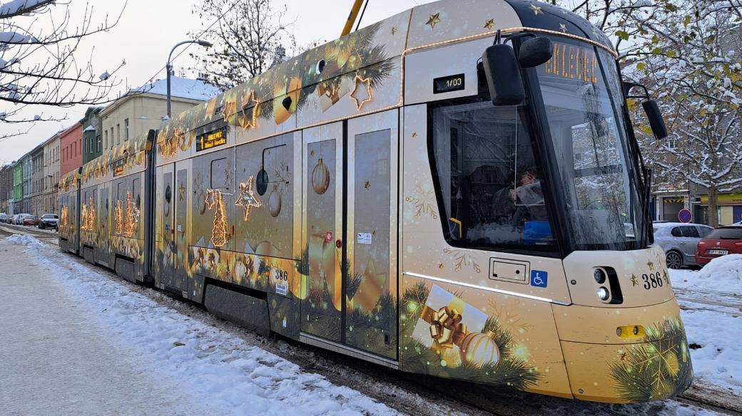 Plzeňská vánoční tramvaj